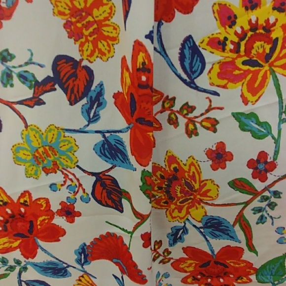 A. Byer Sleeveless Floral Button Down Top - Picture 6 of 8